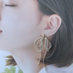 ビーズ　リボン　ロング　かわいい　揺れる　ピアス　イヤリング　ノンホールピアス（イヤリング）ジュエリー　コーデ　アクセサリー　準備　アレルギー対応　ハンドメイド　春　夏　秋　冬　韓国