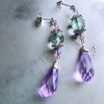 大粒ガラスの耳飾り　ライラック/ライトジルコンラスター　R