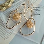 大ぶりフープ×メッシュボール ゴールドピアス/イヤリング/金属アレルギー対応／ハンドメイドピアス 