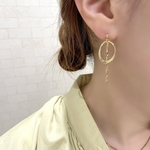 ゴールド溢れる大人のロング ピアス / イヤリング / チタンピアス / 樹脂ピアス / シンプル