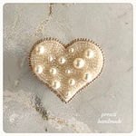 Dot Heart ビーズ刺繍ブローチ