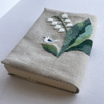 スズランと小鳥の刺繍文庫本カバー