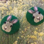 🐇【RABBIT  TAIL様】オーダー品…うさぎさん刺繍クルミボタン