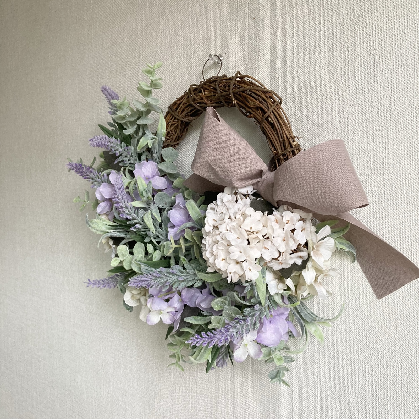 特集掲載】ラベンダーと紫陽花のリース - KURUKAFLOWER'S GALLERY