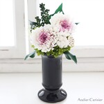 輪菊の仏花＜祥静 Mサイズ＞ホワイト パープル プリザーブドフラワー 黒花器
