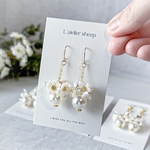 白の花束mini                                   シンプル パール 花 ピアス アクセサリー イヤリング ジューンブライド冠婚葬祭 小ぶり ギフト プレゼント