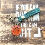 バスケットのキーホルダー　ヌメ革本革オイルレザー　basketball ストラップ