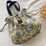 マチがかわいい巾着バッグ　V&Aモリス　ピンパネルネイビー