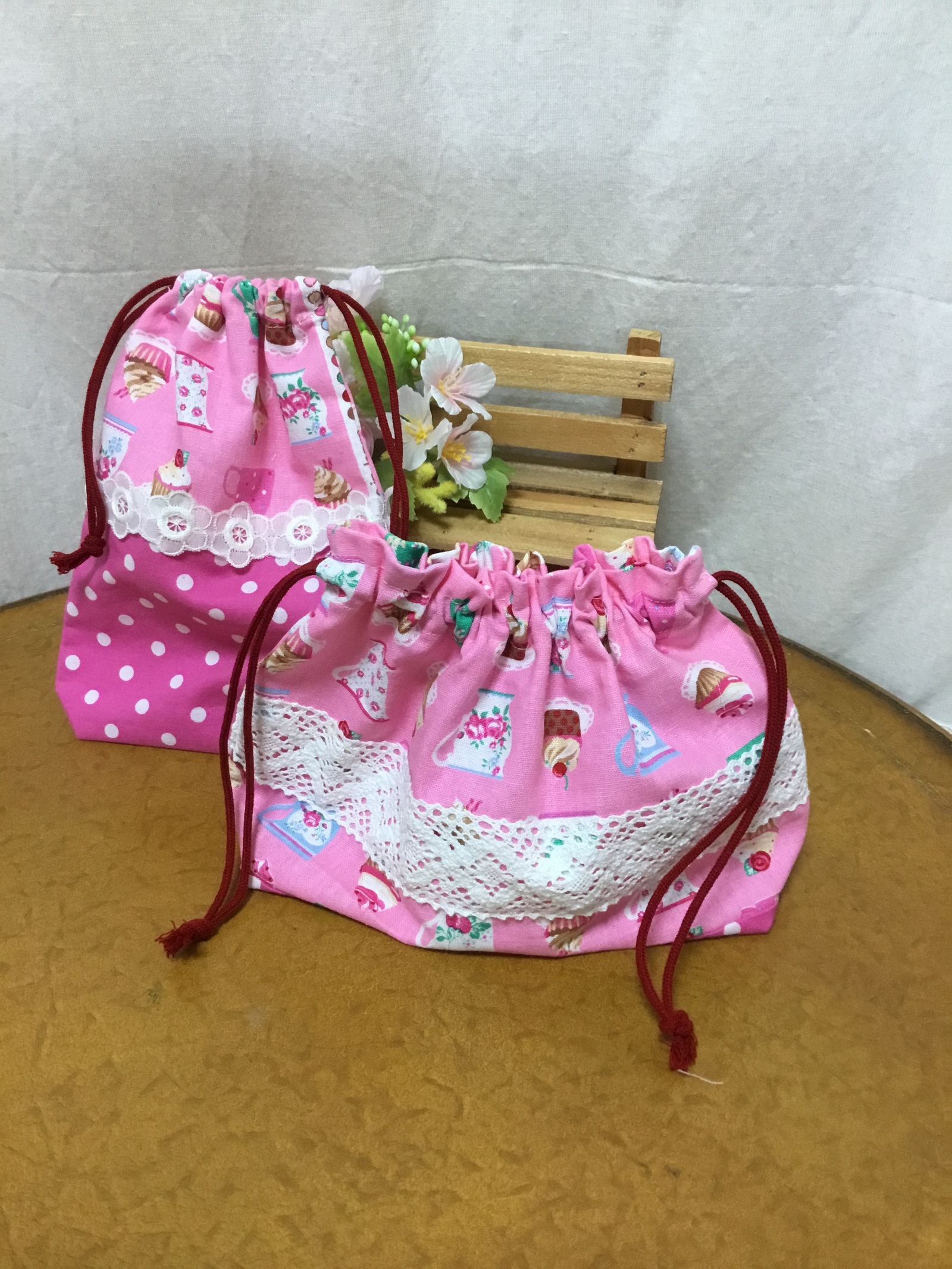よっしー様 フラワーガーデン♪ レースの巾着袋 2枚セット レース - 巾着の人気通販 | minne byGMOペパボ 国内最大級の