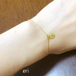 極細チェーン×コインチャームの華奢ブレスレット