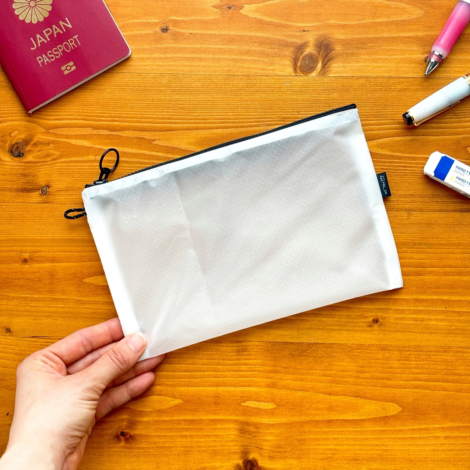 A6が入る軽量ナイロンフラットポーチ 撥水スクエアポーチ 化粧品 旅行