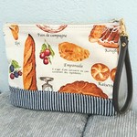 パン♡パン♡♡♡持ち手付きフラットポーチ。
