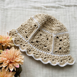 *お花モチーフ＊♡Babyクロシェハット* クラッシャーハット　バケットハット　日よけ帽子　グラニースクエア　コットン　年中素材