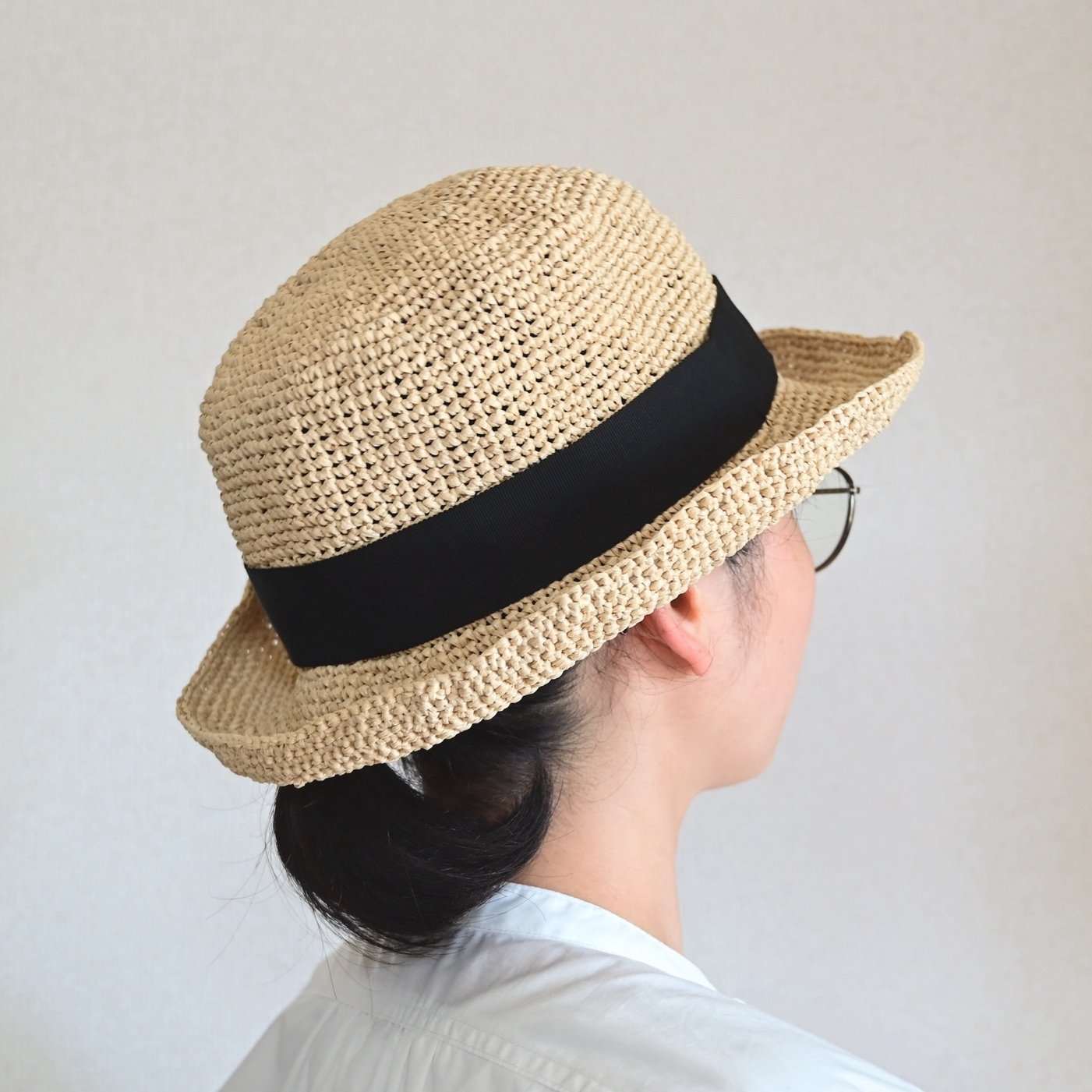 素朴な夏のまんまる帽子