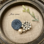unique motif  シルキーパールとクロッシェのブローチ〈heart〉   light navy
