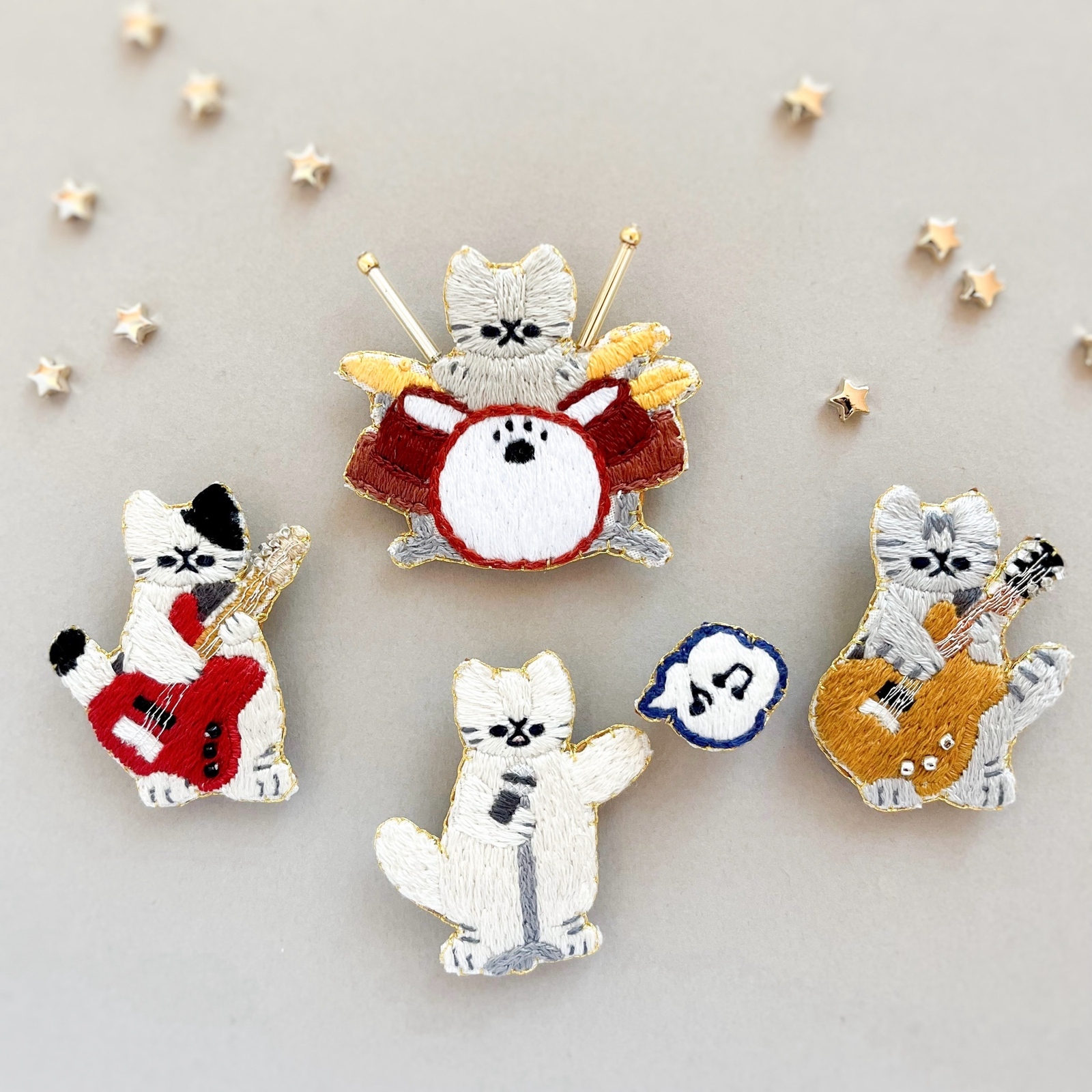 猫バンドの刺繍ブローチ4種セット