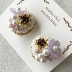 【受注販売】パープルとホワイトのボリューム小粒イヤリング（ピアス）ビーズ刺繍