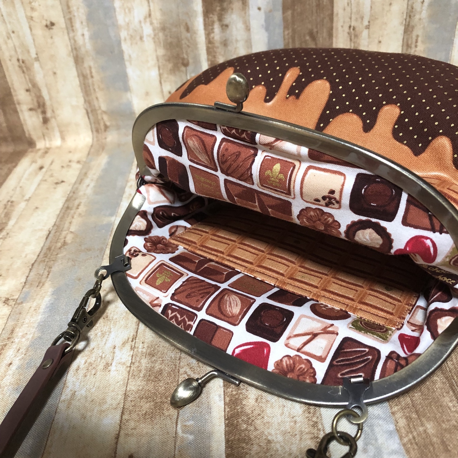 がま口ショルダーバッグ とろけるチョコレート - Que bonita!
