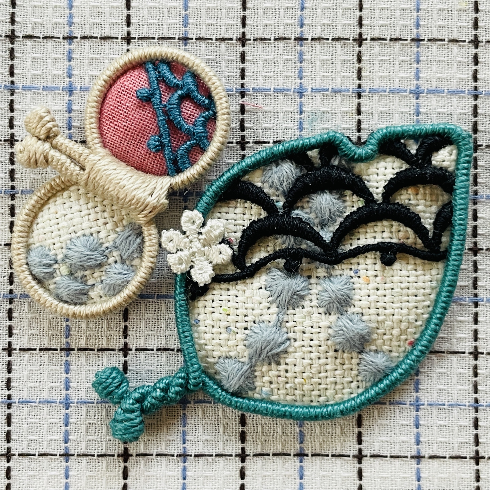 ⚠️専用①10ミナペルホネンハンドメイド　ブローチコサージュ　アクセサリー　布小物 お取り置き ミナペルホネン ハンドメイド ブローチアクセサリー