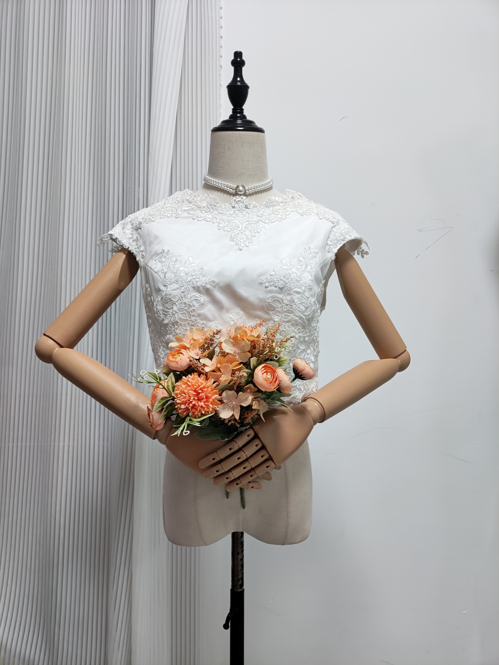 ボレロ くるみボタン 半袖 魅惑の花レース オフホワイト 結婚式 ウェディングドレス