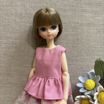 🉐定形外送料込み！　リカちゃんサイズ　ピンク🩷のノースリーブぺプラムブラウス単品