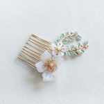 白い花のヘアコーム  チェコガラス　ヘアアクセサリー　髪飾り