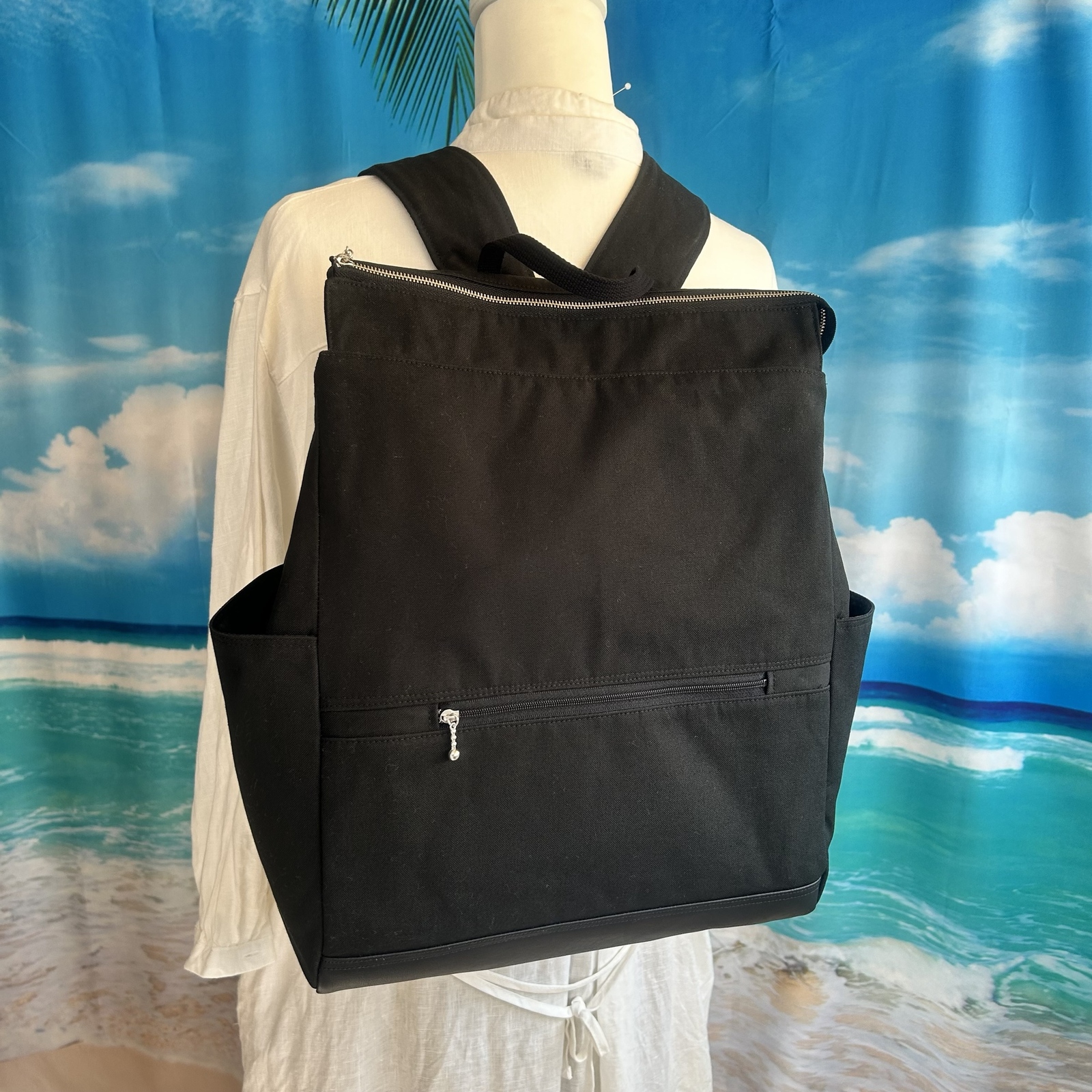 ふわふわ肩ひもの 大きめ リュック ファスナー開閉 長さ調節可能