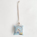 刺繍　ふんわりチャーム＊窓際ねこちゃん（グレー）ひまわり水やり