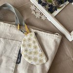 ミニポーチ　半月のかたち　ミニ持ち手付き