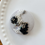 ビーズ刺繍くるみボタン（ヘアゴム/ブローチ）