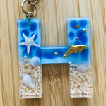 海 イニシャルキーホルダー  イニシャルH イルカ
