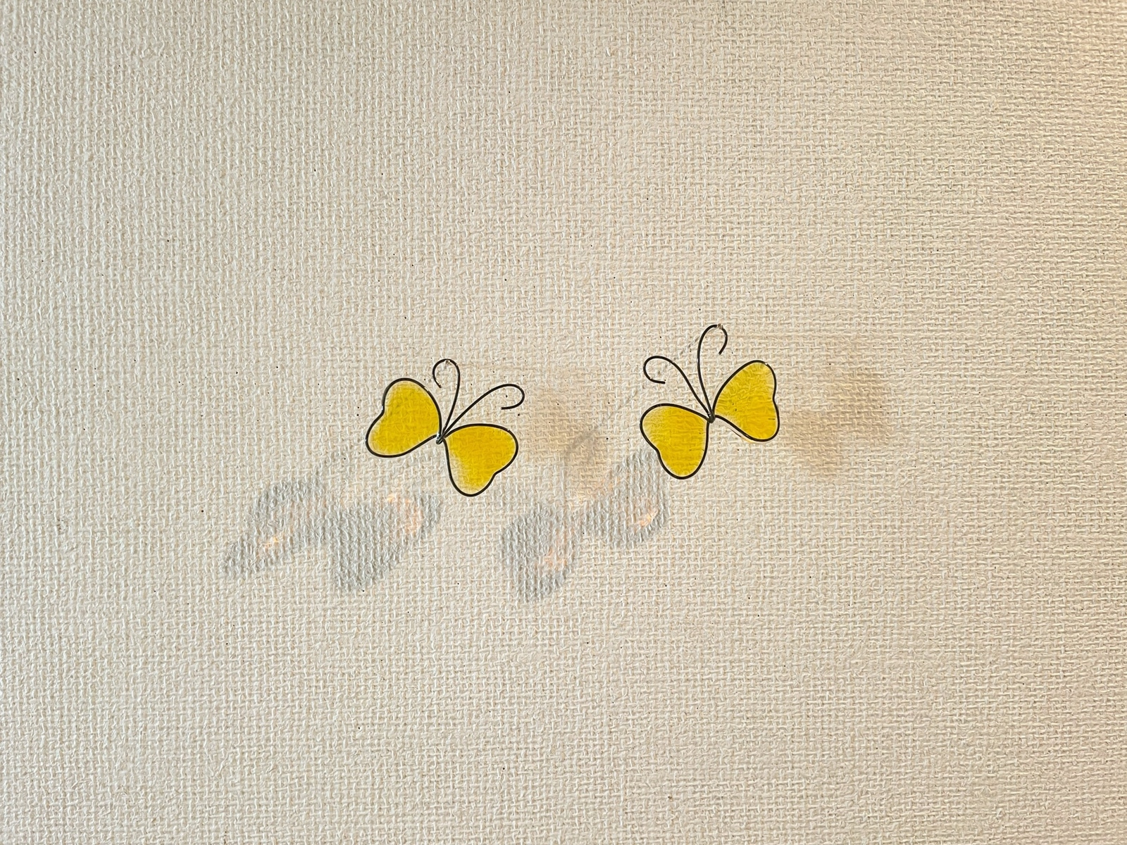 蝶が舞う百合のワイヤーフレーム【白×黄緑・インテリア・シルバーワイヤー】 蝶が舞う百合のワイヤーフレーム【白×黄緑・インテリア・シルバー