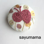 ☆刺繍☆くるみボタンのブローチ