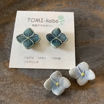 小さな紫陽花ピアス(陶器)／イヤリング　