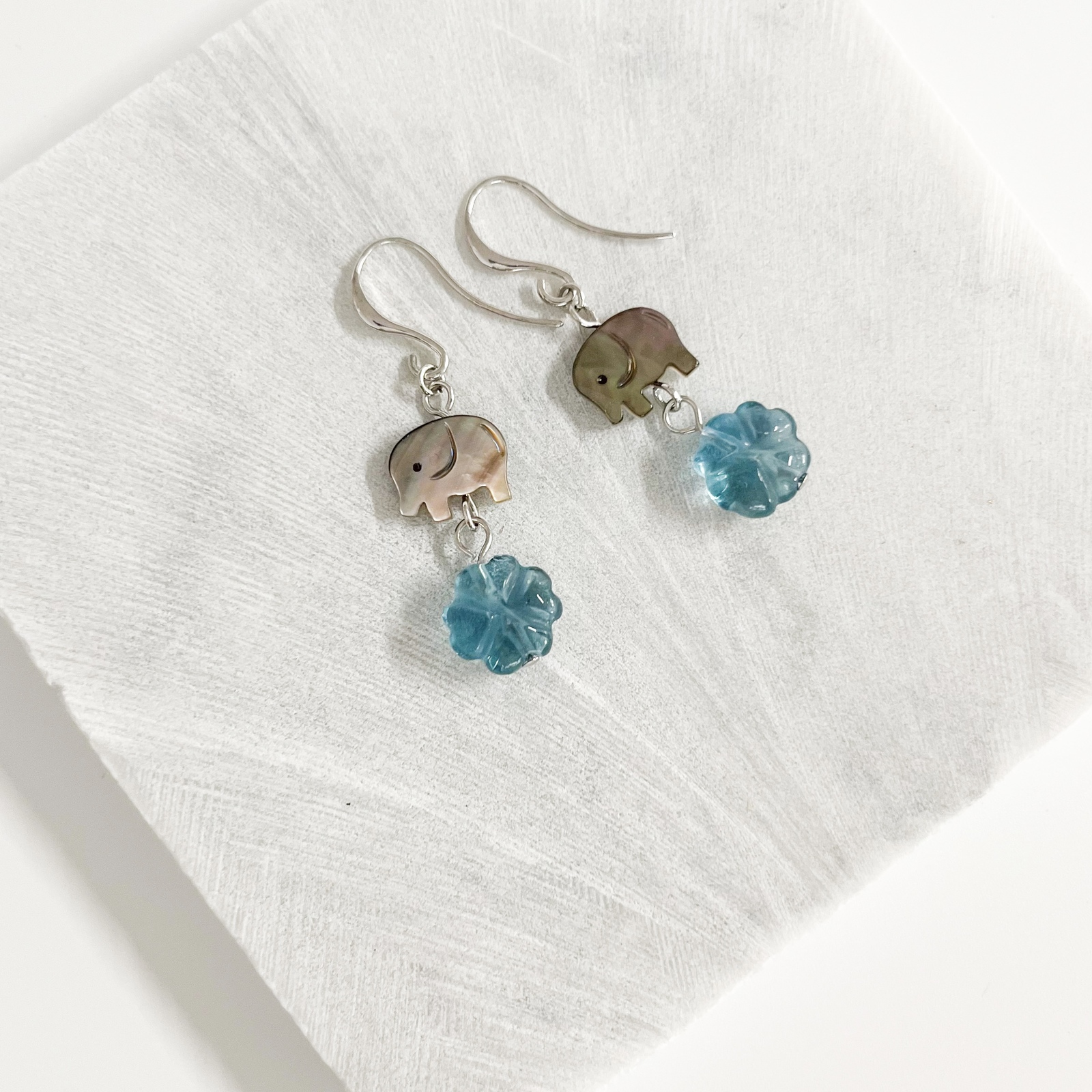 ぞう 天然石⭐︎四つ葉 フローラル アクセサリー ピアス クローバー 
