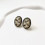 花と唇の刺繍イヤリング