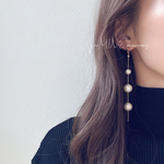 アシンメトリー　アイボリー樹脂パール　ロングピアス/イヤリング