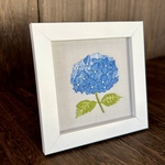 紫陽花の刺繍フレーム　青い梅雨の日