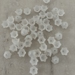 （40個）ミニ アクリルすずらんクリアフラワーパーツ