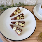 ザックザクナッツ＆フルーツたっぷり　チョコレートヘアクリップ　キャラメルチョコ×バナナ