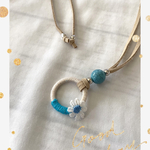めがねホルダー　首掛けグラスホルダー　『フラワーあり』　　　スカイブルー　ハンドメイド