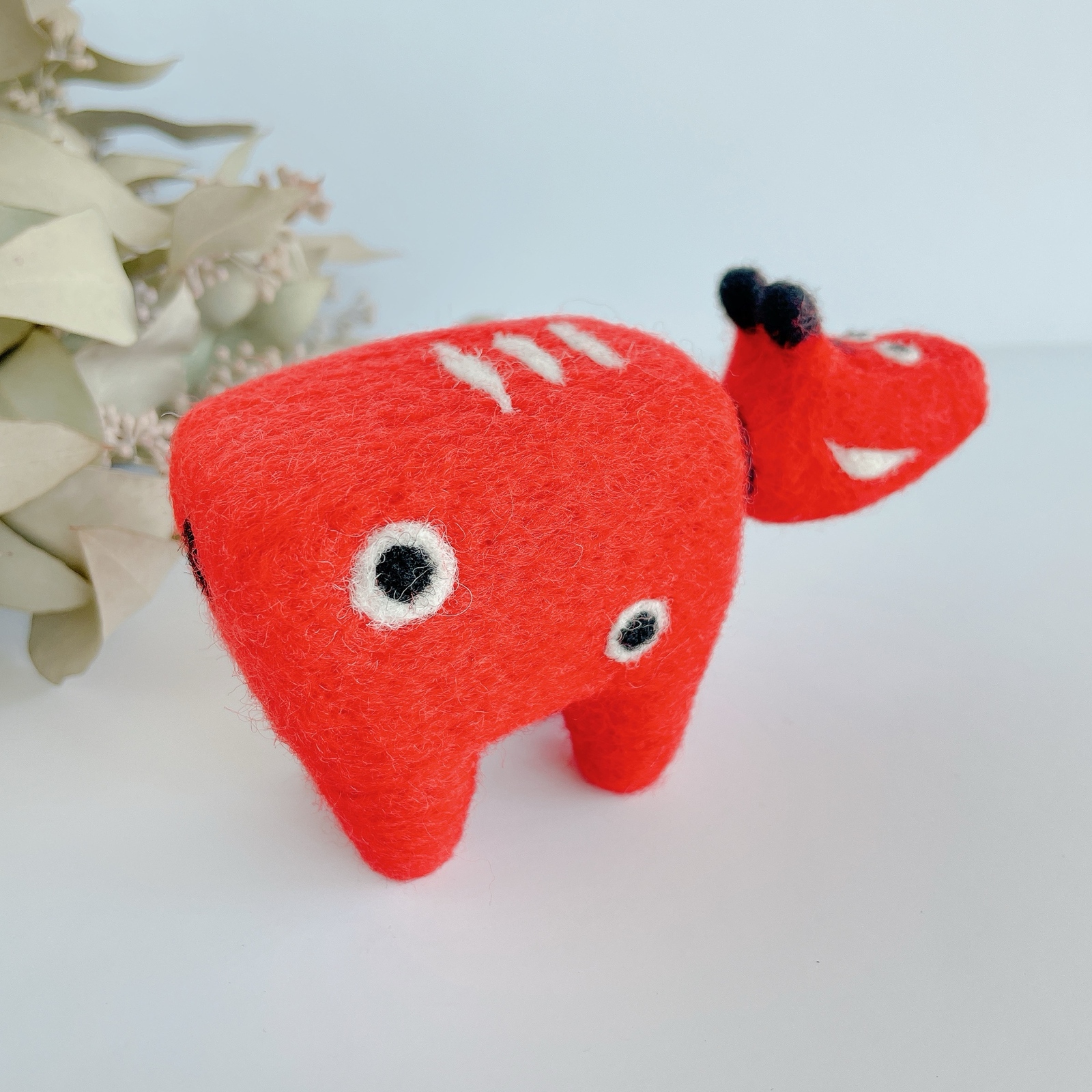 羊毛フェルトの赤べこ - WOOLWOOL'S GALLERY | minne byGMO