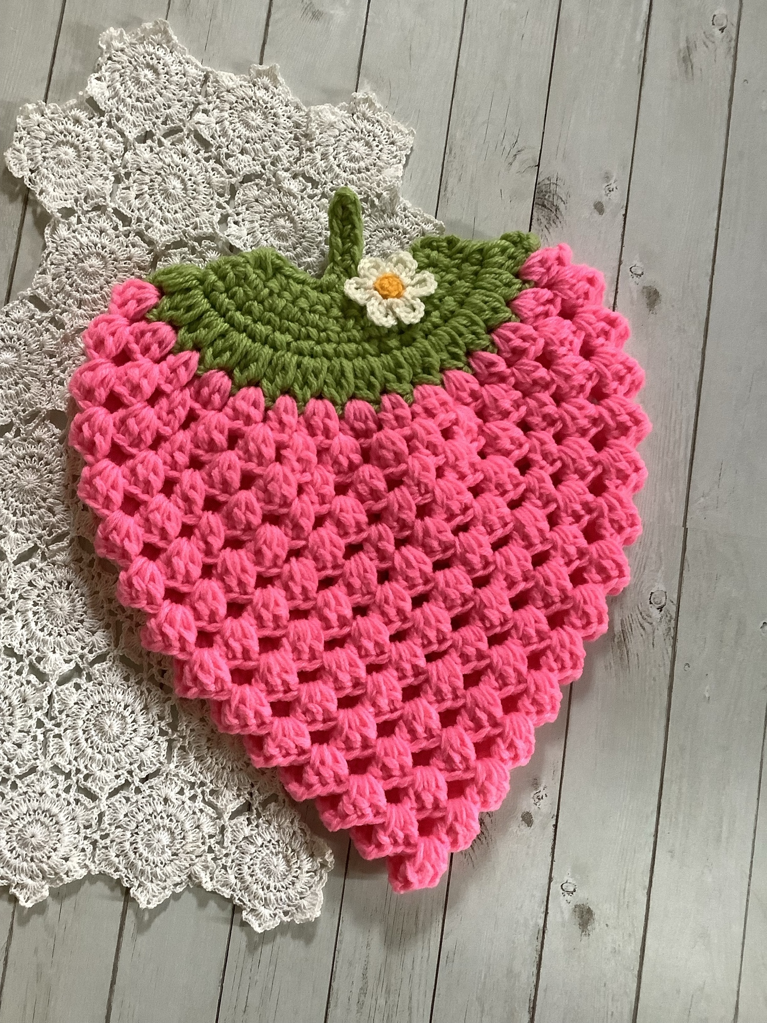ハンドメイド ♡VaniKuru♡【172】編み物のいちご単品20個 ハンドメイド ♡VaniKuru♡【172】編み物のいちご単品20個