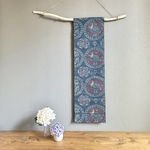 帯のタペストリー　流木と涼やかな藍色　着物リメイク インテリア　掛け軸 　和モダン　和室　Kimono Tapestry Kakejiku  ギフト　縁起物　古民家　おしゃれ　壁飾り　夏　涼やか