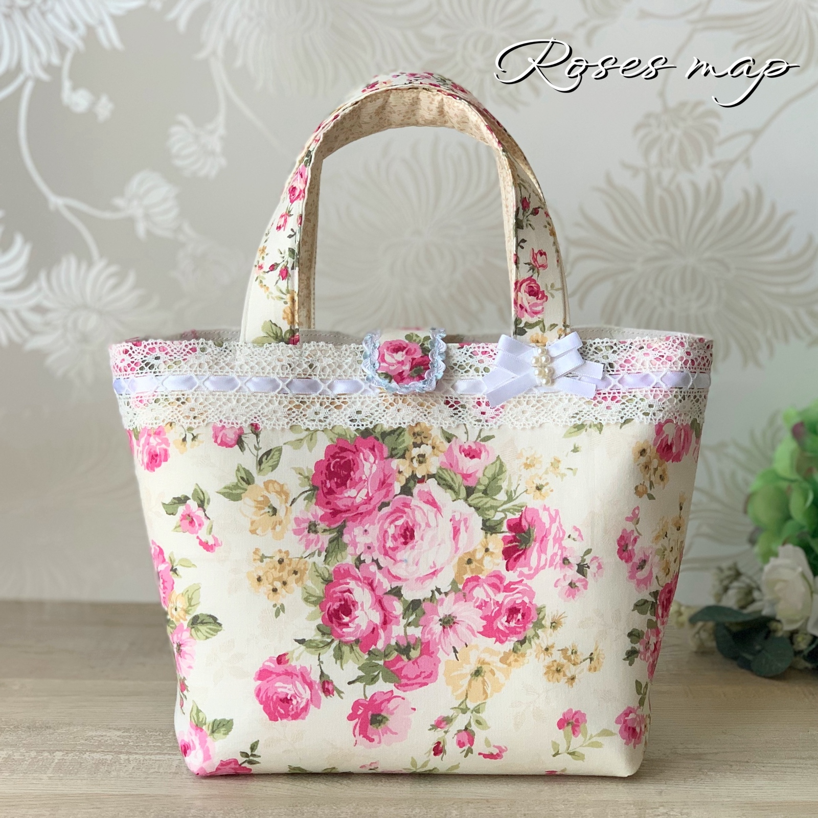 ショルダーバック　トートバック　薔薇　手描き　トールペイント トートバッグにブルーとパープルの薔薇(生徒作品