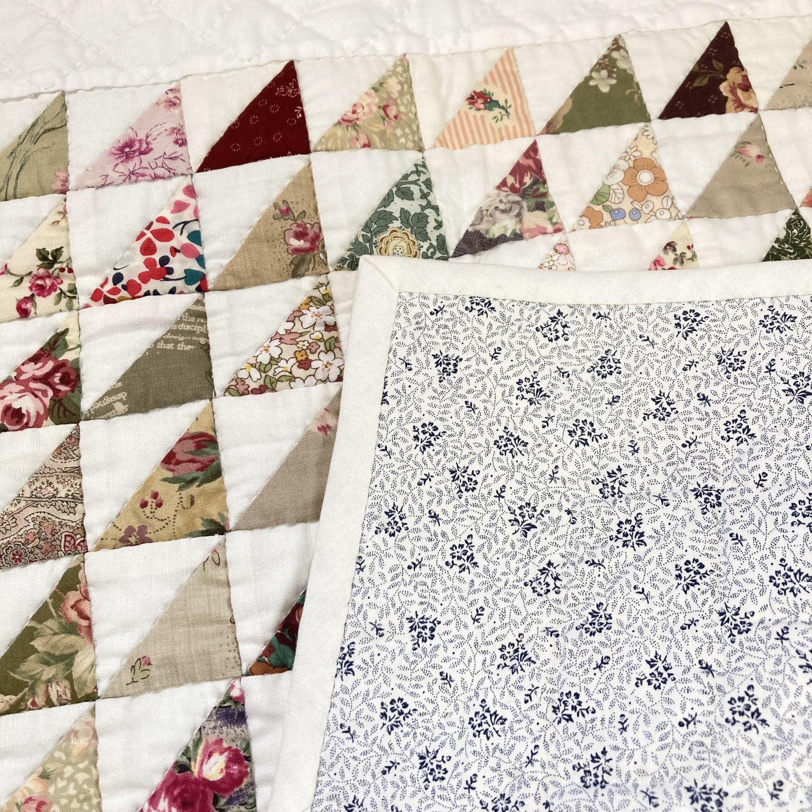 166 三角つなぎのパッチワークタペストリー パッチワークキルト