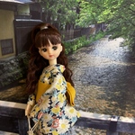リカちゃんサイズ　🩶💛マーガレット柄が涼しげな大人浴衣と黄色の帯のセット　浴衣と共布の巾着付き