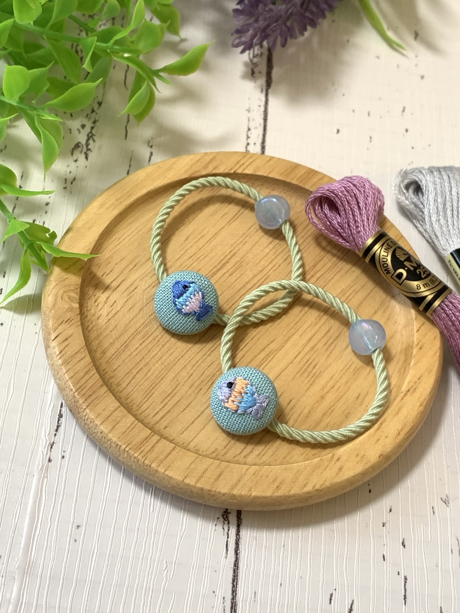 熱帯魚の水槽と黒猫ちゃん レジンヘアゴム 海と流れ星 猫ちゃんレジンヘアゴム 流れ星 ブローチ