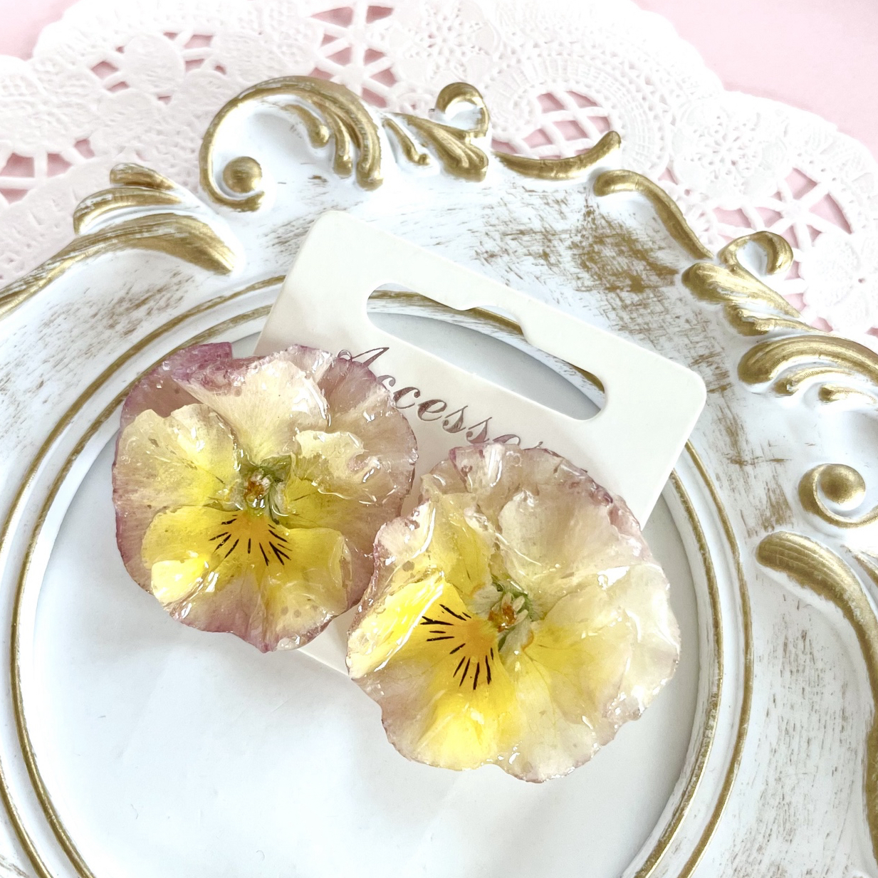 春　ビオラ ピアス　⁂　ドライフラワー フリルビオラのピアス イヤリング イエロー×ピンク系 ドライ