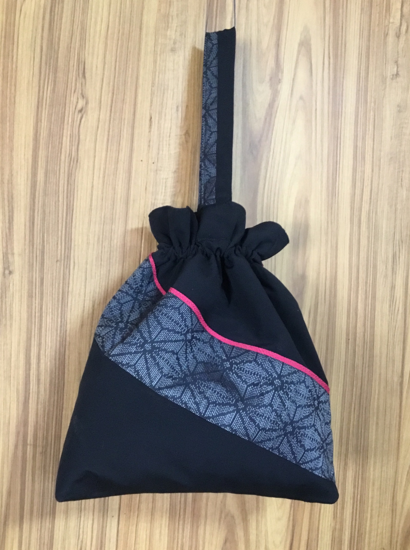 大島紬と絹の巾着型バッグ 4,940円